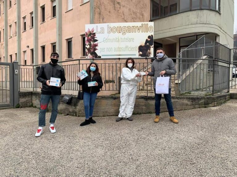 Grottolella, il Forum Giovani e l’Azione Cattolica consegnano beni alimentari e mascherine