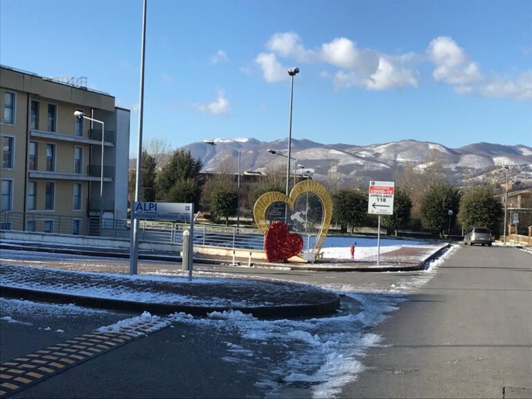 Covid, terzo decesso di giornata al “Moscati”