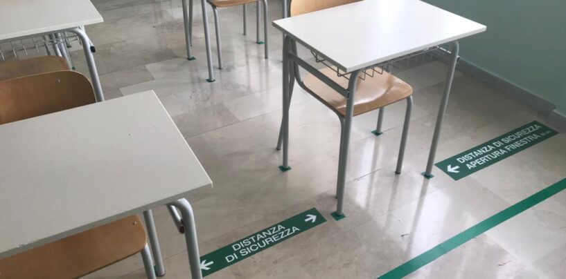 Scuole, De Luca: “Obiettivo riaperture in sicurezza”. E sui vaccini: “Faremo un programma per i minorenni”
