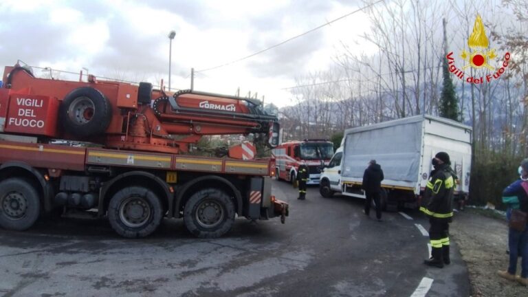 Roccabascerana, automezzo impantanato: intervengono i Vigili del Fuoco