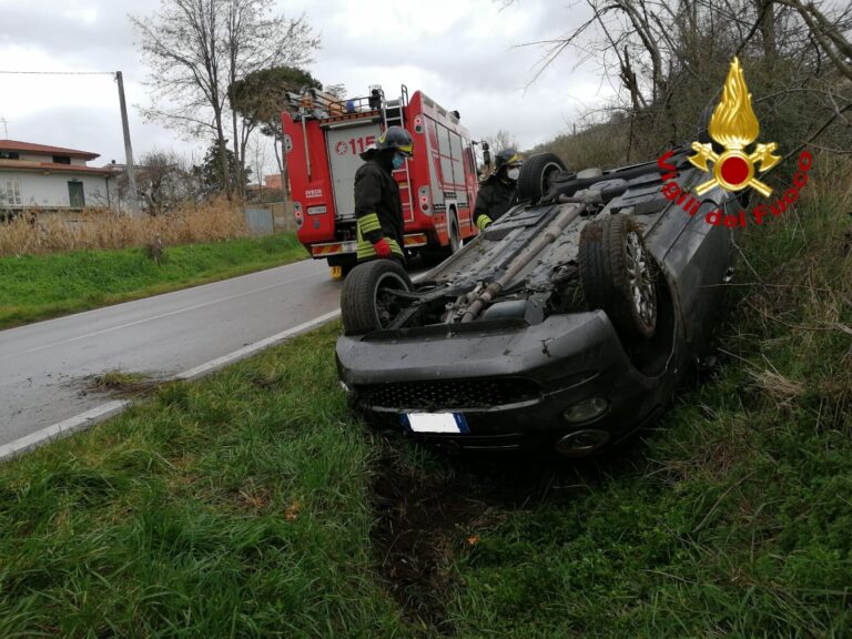 Grottaminarda, auto fuori strada: una donna ferita