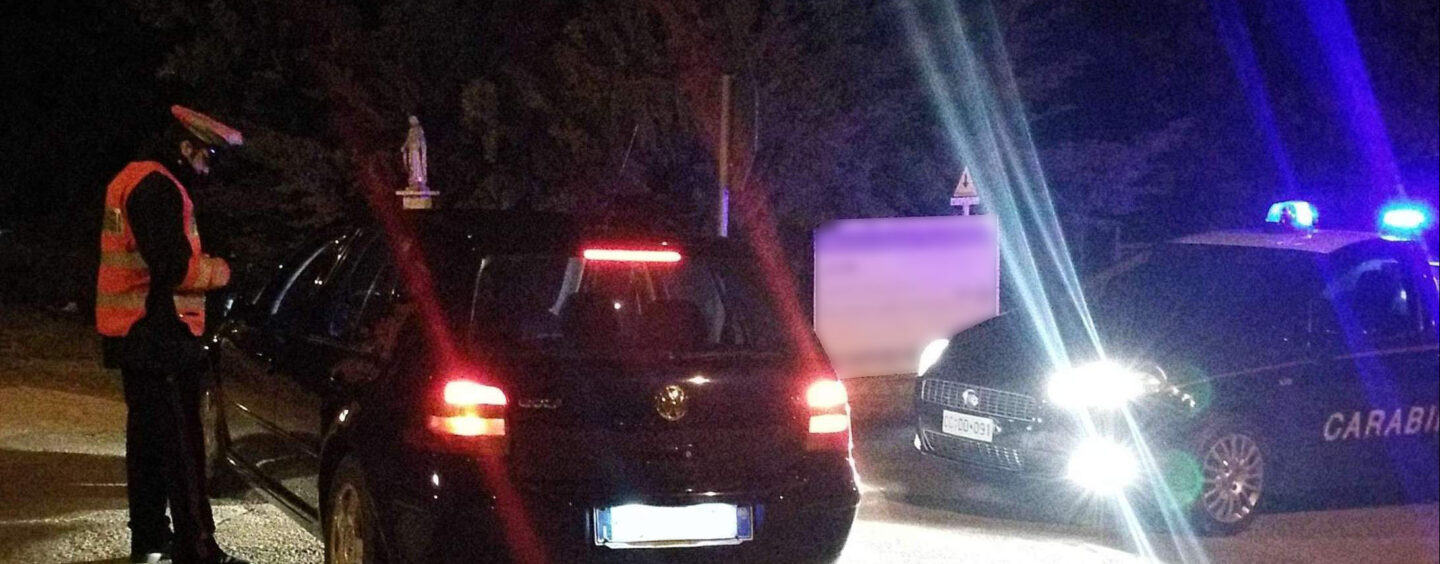 Si aggira di notte con fare sospetto vicino case isolate: allontanato dai Carabinieri