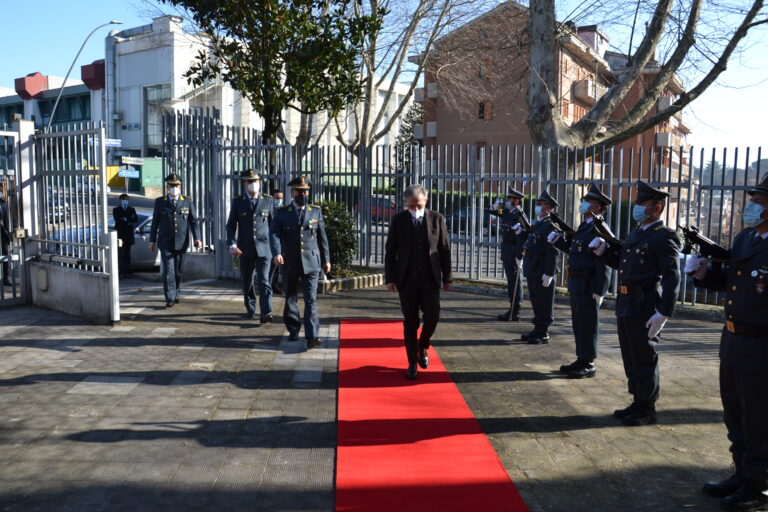 Il procuratore Airoma in visita alla Guardia di Finanza di Avellino