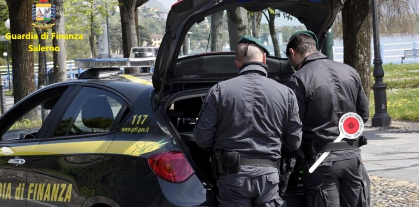 Salerno, festa di laurea con gli amici: chiuso il locale e sanzioni per tutti