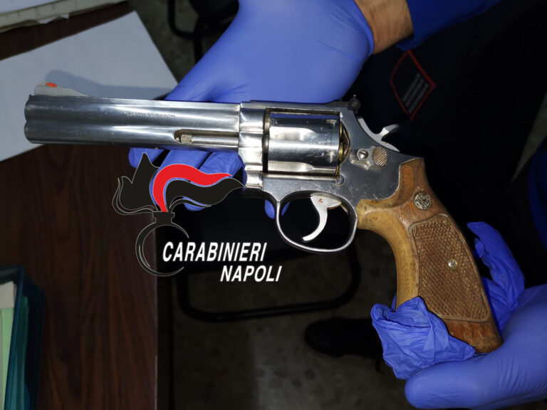 Grumo Nevano: trovata pistola in un garage condominiale