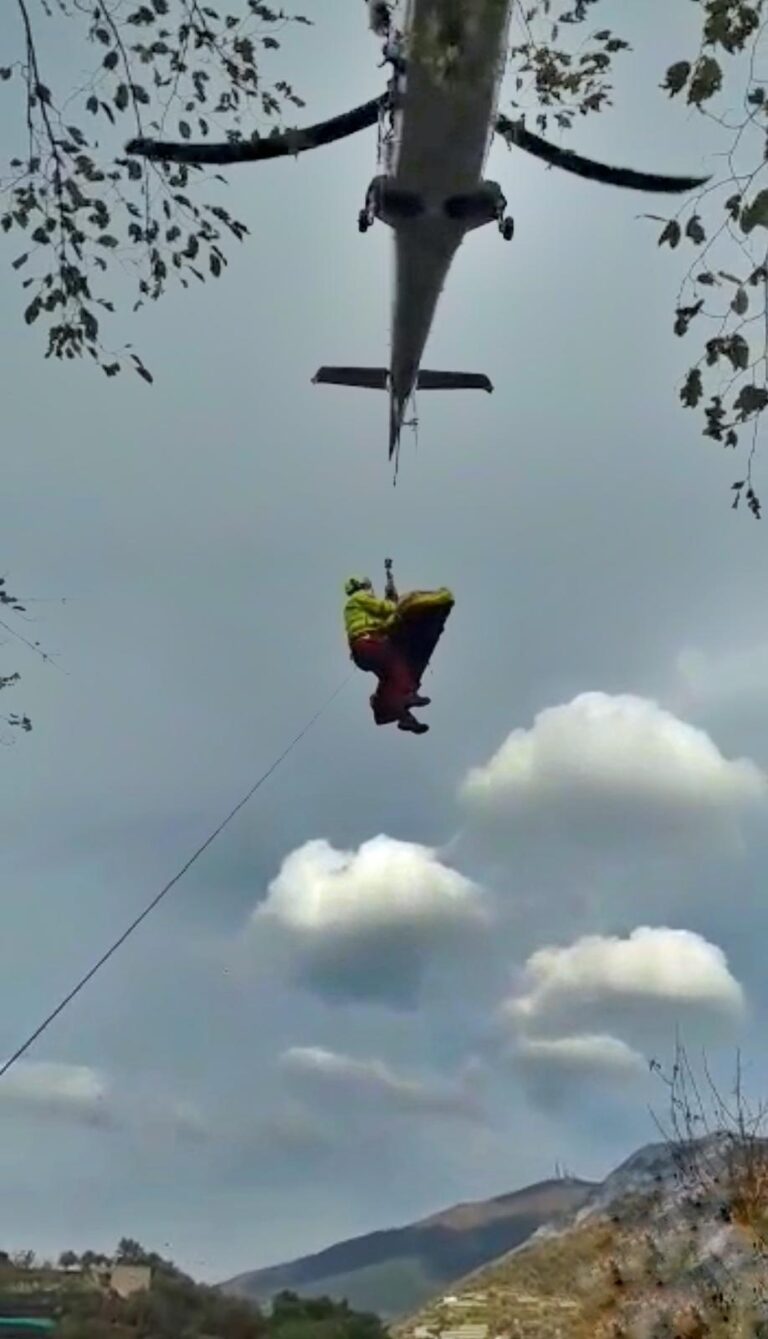 Soccorso alpino e speleologico della campania salva due persone