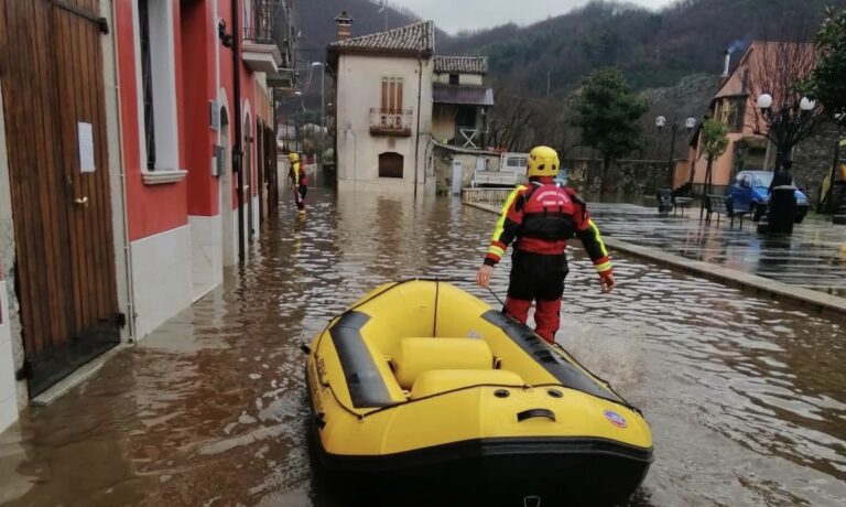 VIDEO / Celzi di Forino verso la soluzione estrema: evacuazione definitiva. Il Prefetto: “Ogni cosa fatta non ha funzionato”