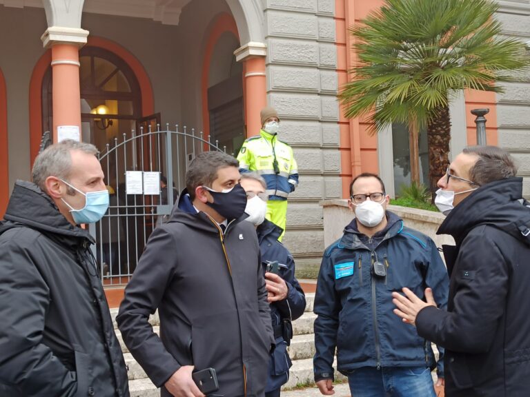 FOTO E VIDEO / “Non voglio balli e tammorre, dobbiamo rispettare i morti”. Montevergine, il pugno duro del sindaco D’Alessio va (quasi) alla perfezione