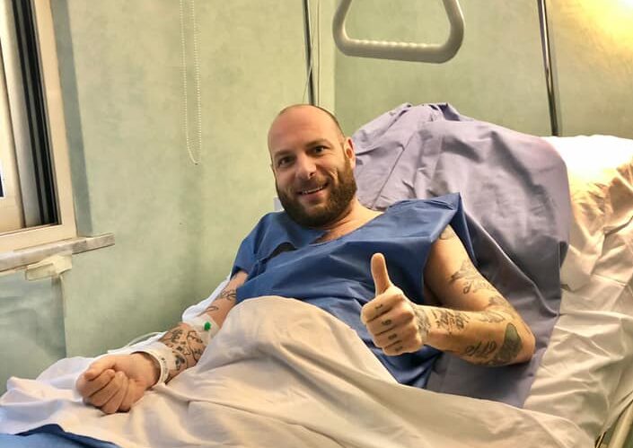 FOTO / Clementino operato ad Avellino. “Tutt appost! Grazie allo staff della Malzoni”