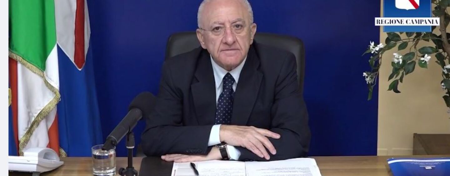 Scuola, De Luca: “Green pass per tutti, anche per i non dipendenti”. “Vaccino, bene andare verso obbligo”