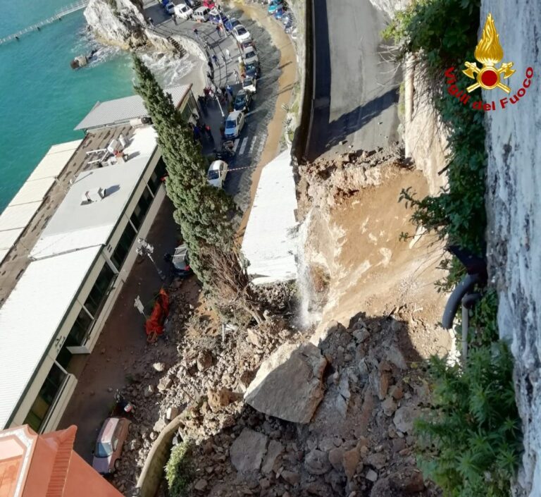 Spaventosa frana ad Amalfi, ma è allerta anche nel Cilento