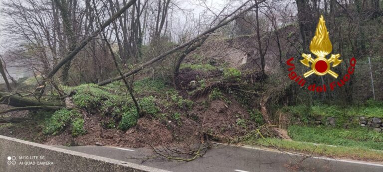 Frana raccordo Av-Sa, tra i mezzi bloccati anche un’ambulanza con paziente a bordo
