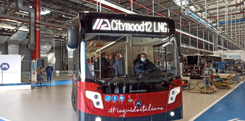 FOTO / Bus a metano liquido, l’ambiente ringrazia: il primo in Europa è made in Irpinia