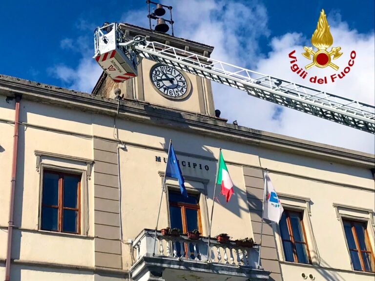 Municipio di Mercogliano, intonaco pericolante dopo neve e gelo