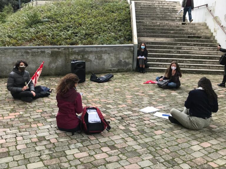 Gli studenti chiedono una “scuola in sicurezza”: domani sit in davanti il Comune di Avellino