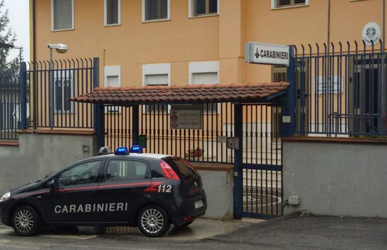 Attrezzo da palestra in vendita online, ma è una truffa: 4 persone denunciate