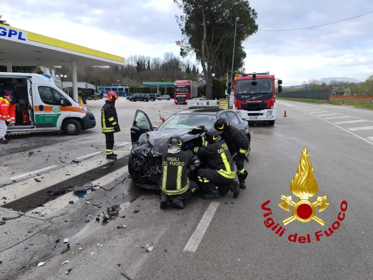 Schianto a Pratola Serra: illesi i conducenti