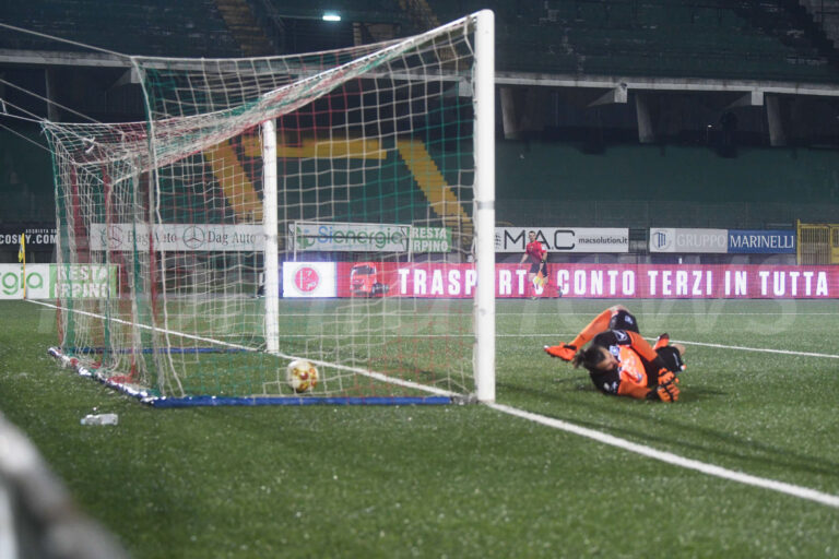 FOTO/ L’Avellino non si ferma più: 2-0 alla Paganese