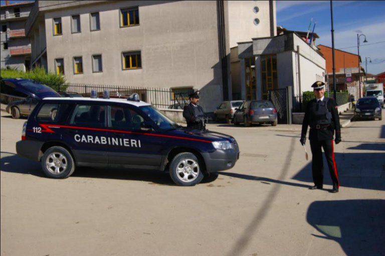 Positivo al Covid esce di casa per lavorare la terra e occuparsi degli animali: denunciato