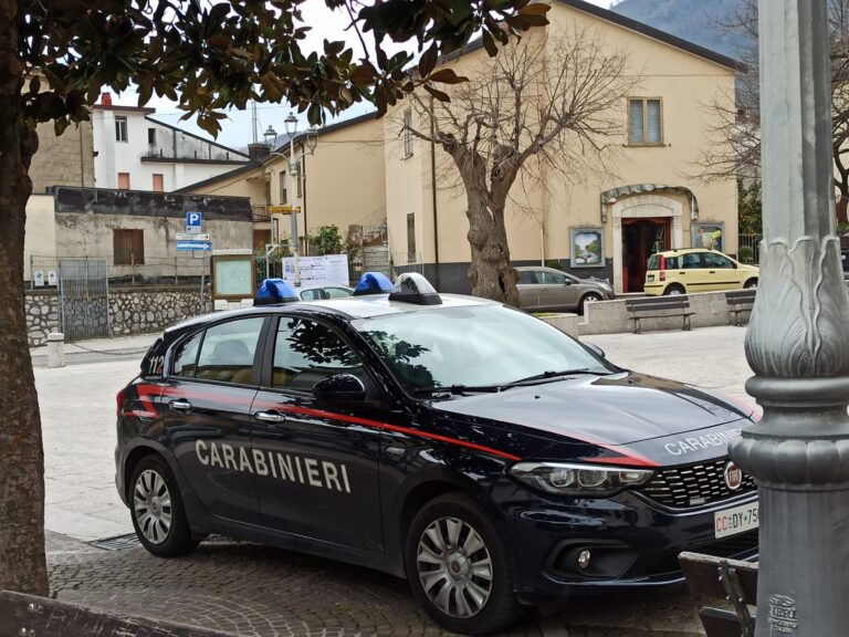 Montoro, nella notte esplode una bomba carta: indagano i carabinieri