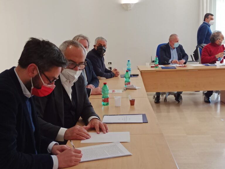 FOTO E VIDEO / Stazione Hirpinia, patto per la piattaforma logistica. Territorio compatto: “E’ l’ora di accelerare”