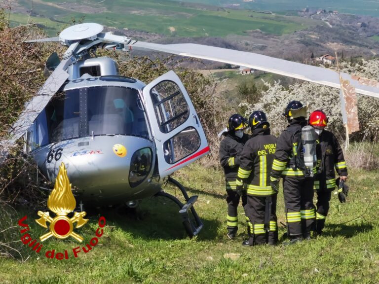 FOTO E VIDEO / Bisaccia, cade un elicottero: pilota 37enne in ospedale