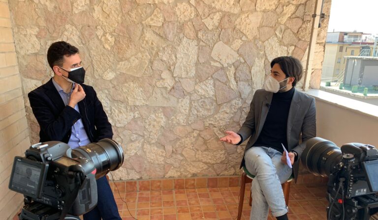 VIDEO/ Come il Covid ha cambiato il mondo della scuola: a tu per tu con il prof. Leonardo Festa