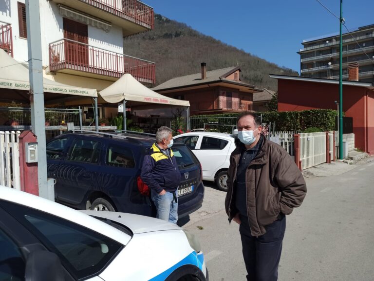 FOTO E VIDEO / “Poteva andare peggio. Ora abbiamo paura”. Contrada, il giorno dopo la rapina a mano armata