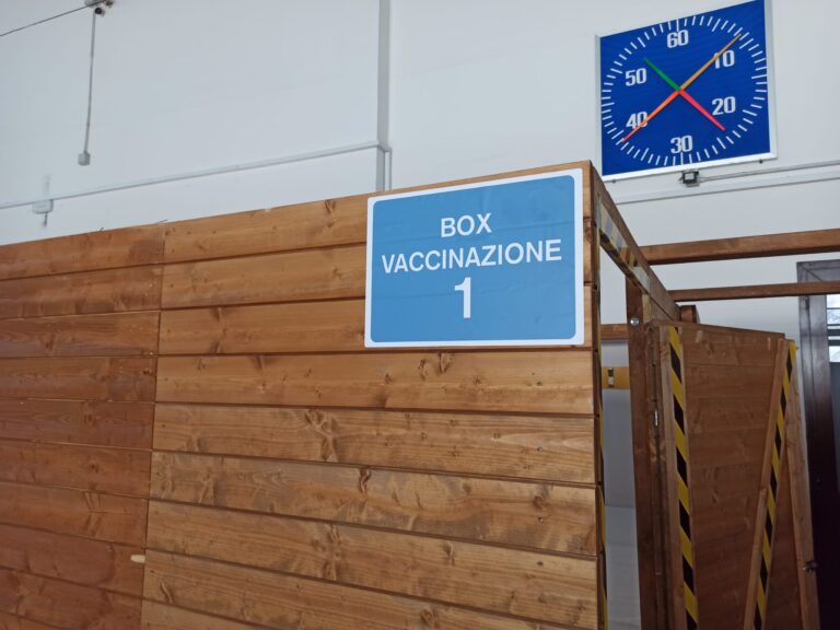 Campania, parte il “passaporto vaccinale”. E si va verso la riapertura controllata dei mercati