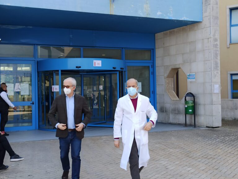 FOTO E VIDEO / Siero ai malati di cancro, il 50% resta a casa. L’appello del Moscati: “E’ importante che si vaccinino”