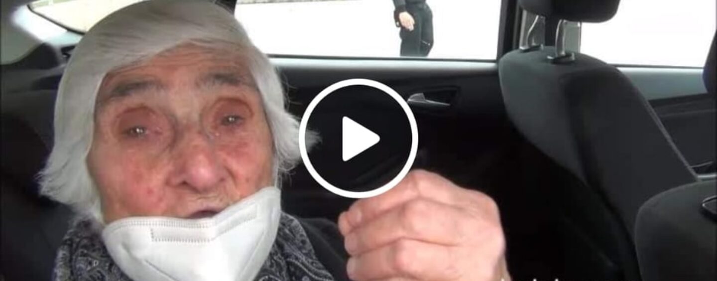 Maria di Paternopoli, vaccinata a 100 anni al drive in: “Sono forte e tosta, ho sempre lavorato e pregato”/VIDEO