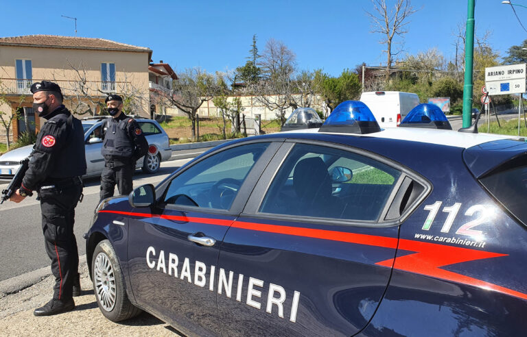 Ariano, ruba 18 bottiglie di liquori e le nasconde nel passeggino: 20enne nei guai