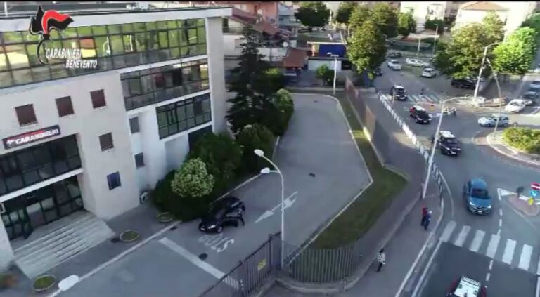 Dopo cena tenta di rapinare i suoi Anfitrioni per 20 euro: arrestato dai Carabinieri