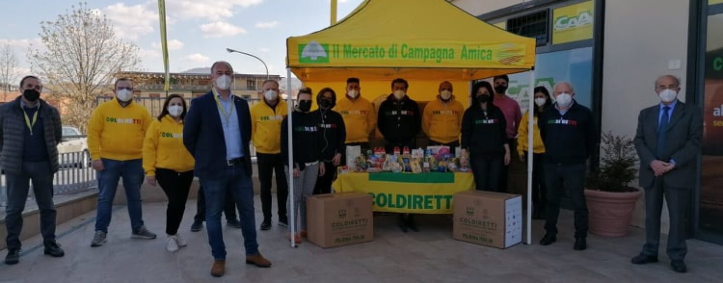 I pacchi della solidarietà della Coldiretti alle famiglie in difficoltà di Grottaminarda