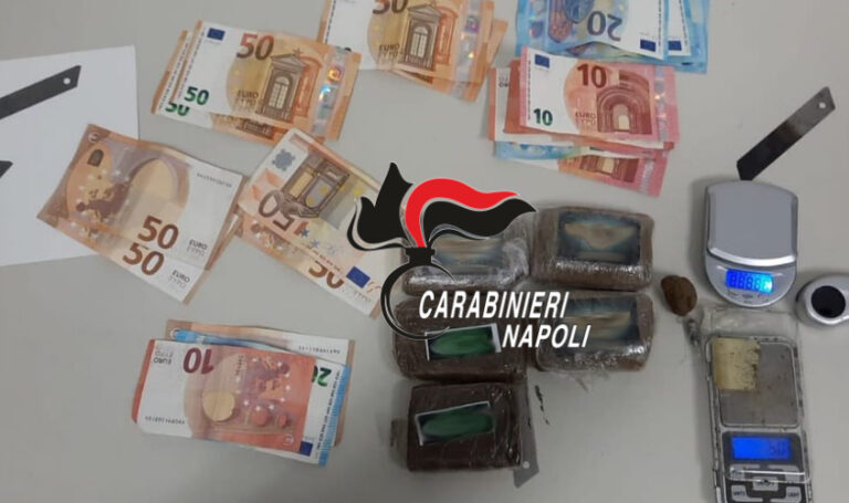 Quarto, 5 panetti di hashish in casa: 36enne in manette