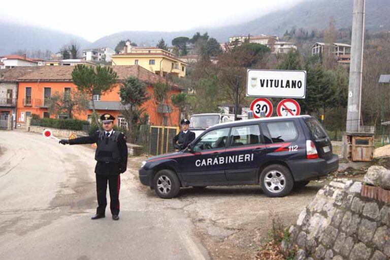Perde il controllo della moto e sbatte contro il muro perimetrale: era sotto l’effetto della cocaina
