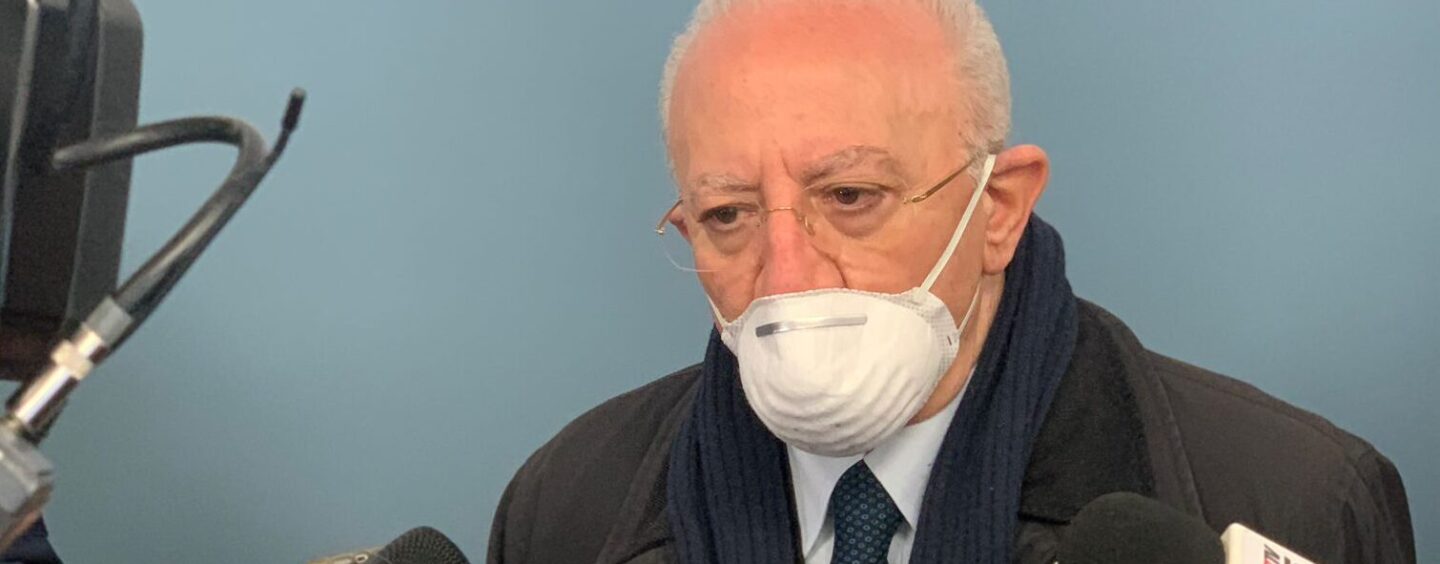 De Luca sul coprifuoco alle 22: “Se ristoranti aperti di sera garantire rientro entro le 23:30”