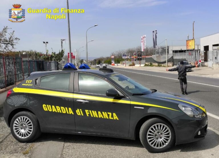 FOTO E VIDEO / Napoli, controlli serrati della Guardia di Finanza tra venerdì e domenica: il bilancio