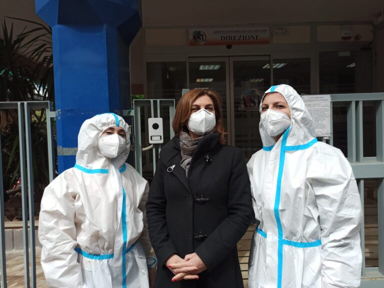 Vaccini Irpinia, prima dose per metà della popolazione adulta