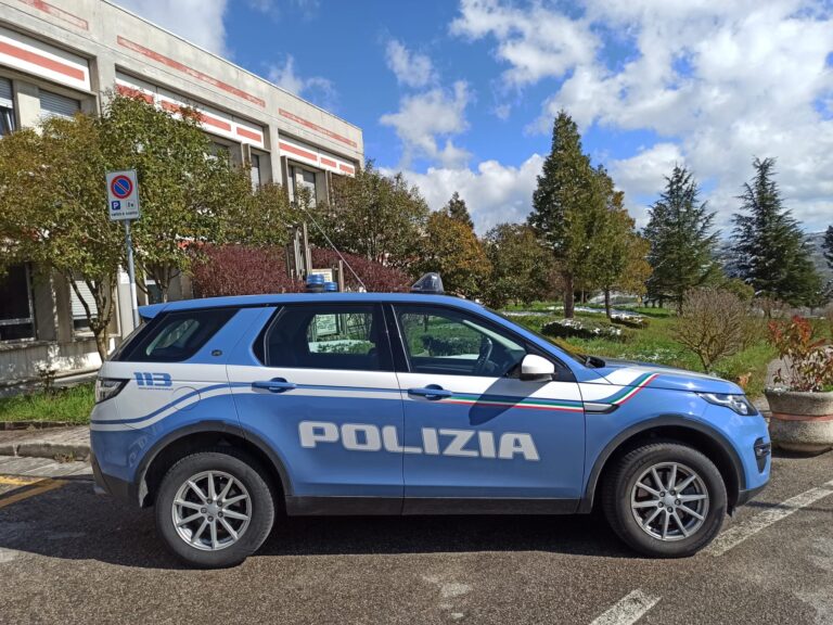 S. Angelo dei Lombardi, pugni e spintoni tra due in un bar: feriti agenti di polizia