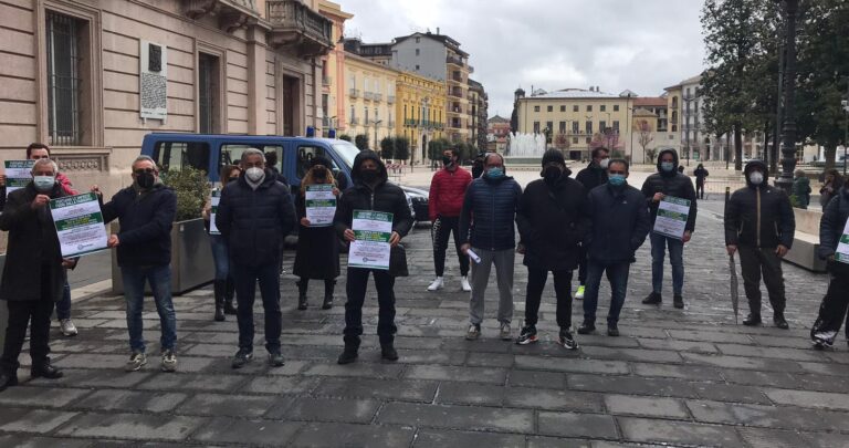 VIDEO/ “Fateci lavorare, non sottovalutate la crisi economica che viviamo”: anche ad Avellino la protesta degli esercenti