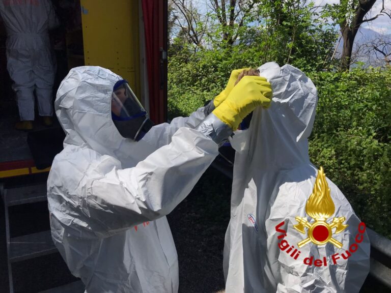 Affetta da Covid e allettata: trasportata al Moscati grazie all’ausilio dei Vigili del Fuoco