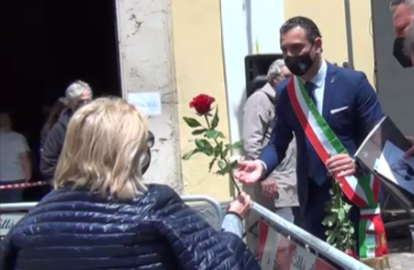 Avellino festeggia Santa Rita, il Sindaco regala rose alle fedeli e il Vescovo lancia parole di speranza/VIDEO