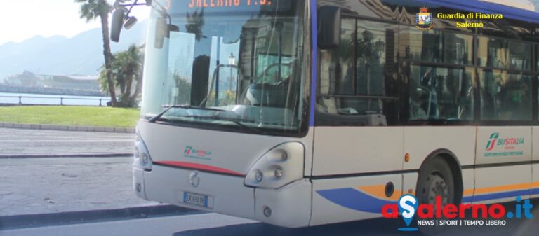 Salerno, minaccia con un coltello l’autista del bus: rischia 5 anni di reclusione