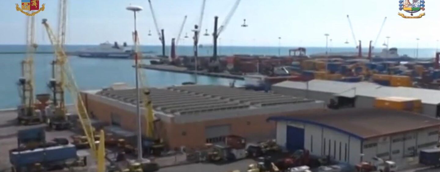 Porto di Salerno, sequestrati due borsoni con oltre 65 kg di cocaina: avrebbero fruttato milioni di euro