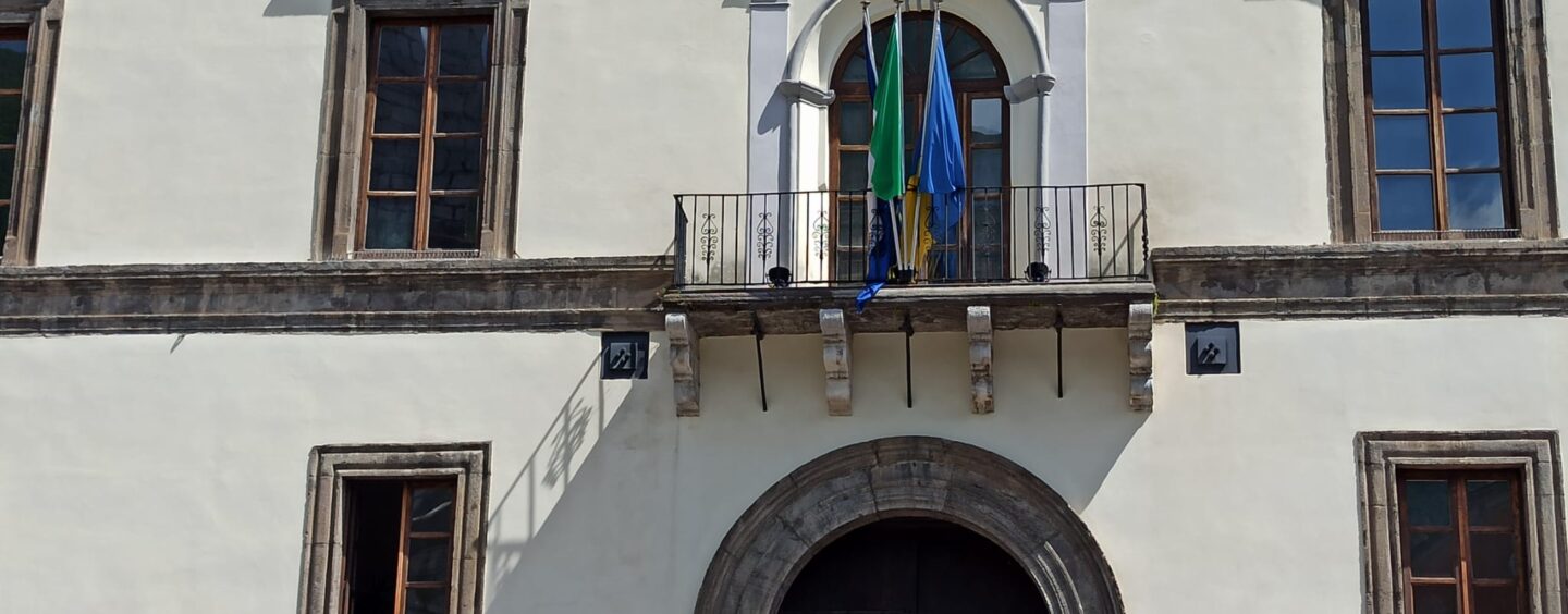 Mercato settimanale di Solofra, martedì 31 agosto sit in degli spuntisti presso il Comune