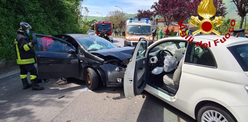 Montoro, incidente tra due auto: sei persone ferite