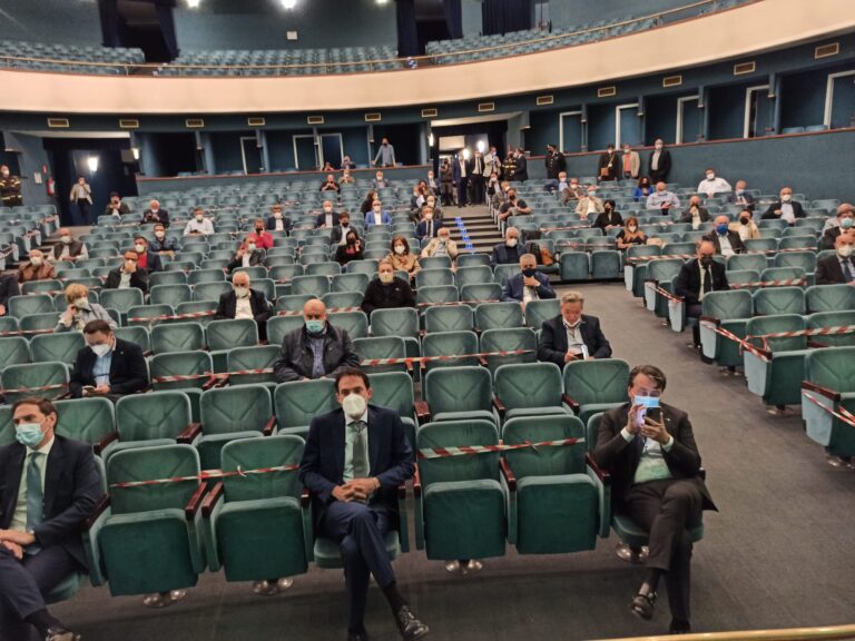 VIDEO / Recovery Plan, la “voce” dell’Irpinia dal teatro Gesualdo: lo special di Irpinia News