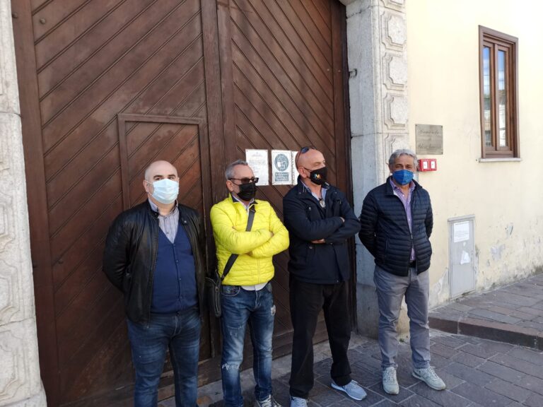 FOTO / Finalmente. Martedì riparte il mercato bisettimanale. A Campo Genova. “Ma tutto in via provvisoria”
