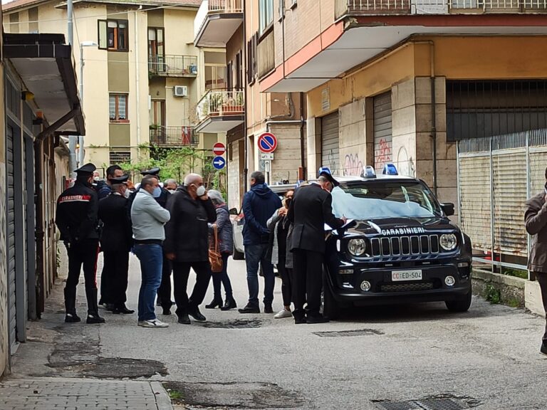 FOTO E VIDEO / Ammazza sua moglie nel sonno. Poi va a costituirsi. Ennesimo dramma ad Avellino